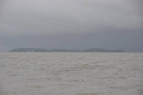 Primeira visão sombria das Îles de Salut, na costa próxima à Kourou, na Guiana Francesa